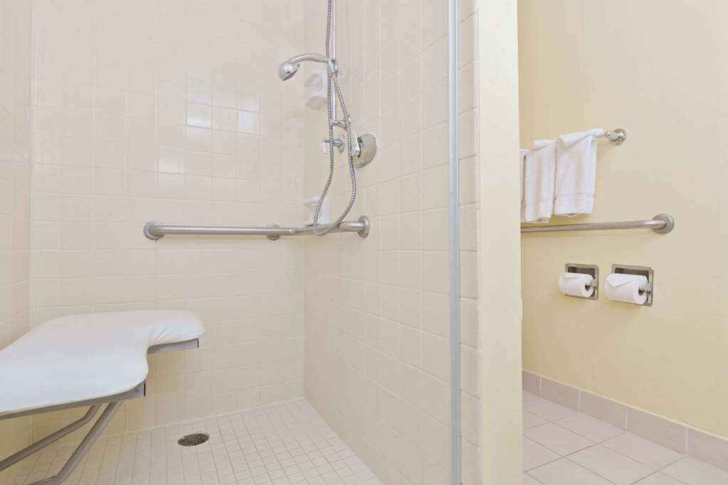 Ramada by Wyndham Santa Barbara - photo 14