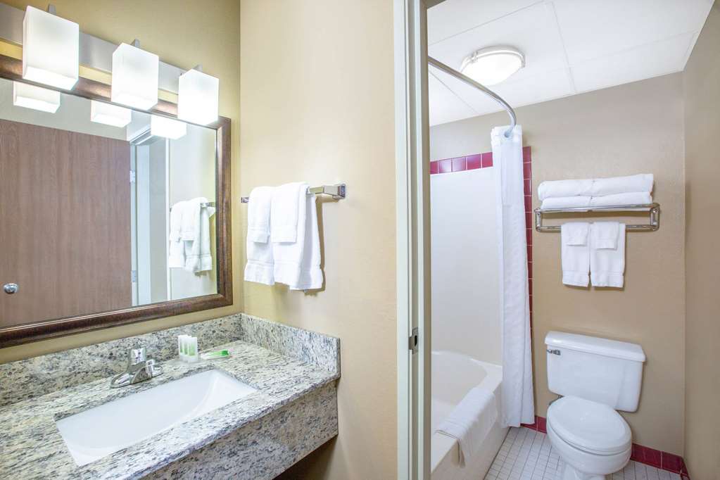 AmericInn by Wyndham Clear Lake - photo 10