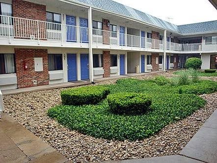 Motel 6 Chicago Elk Grove — hotel in Elk Grove Village