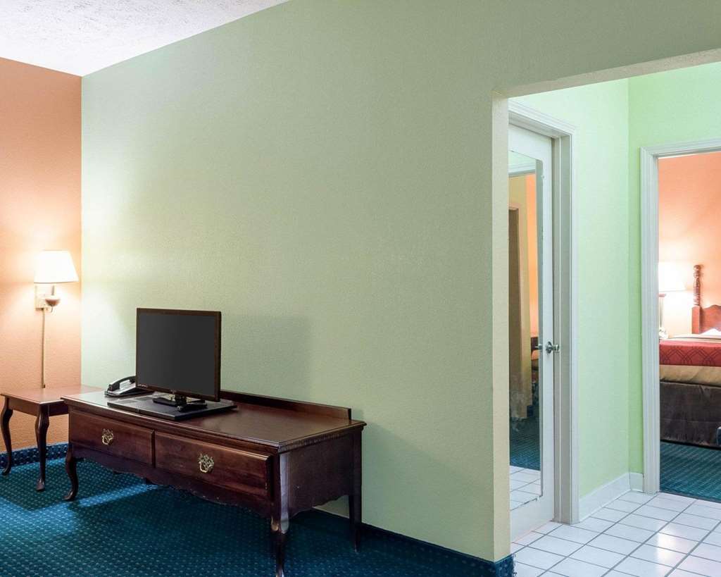 Econo Lodge Canton I 55 - photo 21