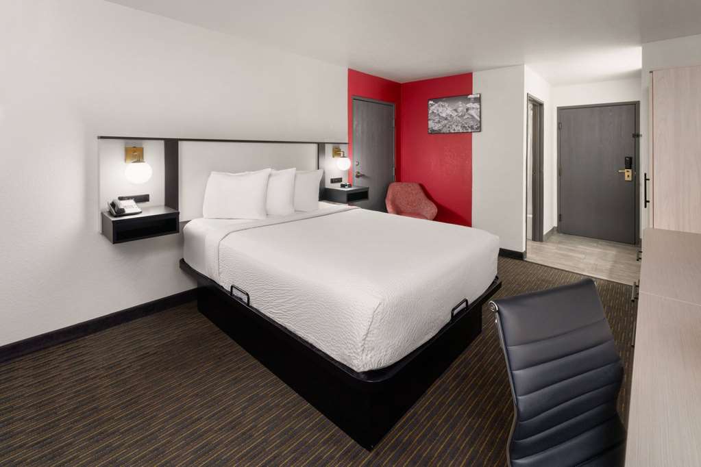 SYLO Hotel Denver Airport a Ramada by Wyndham - photo 13
