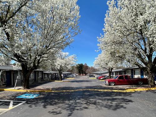 Sunwestern Suites — hotel in Douglasville