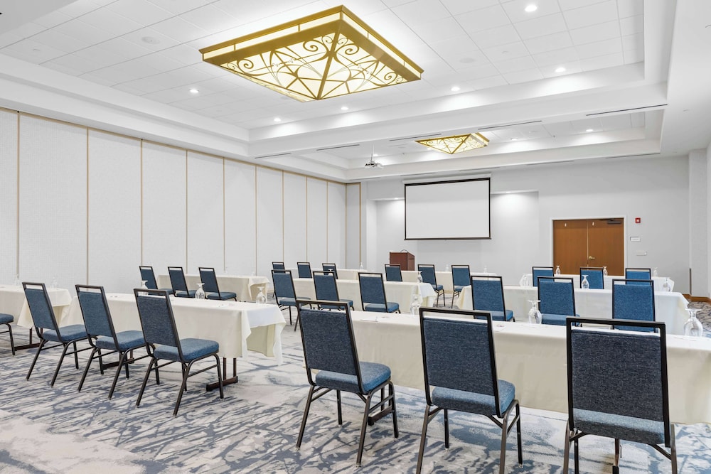 Hilton Garden Inn Auburn - photo 55