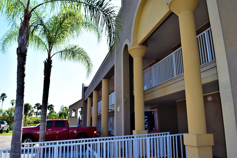 Quality Inn Kennedy Space Center - photo 82