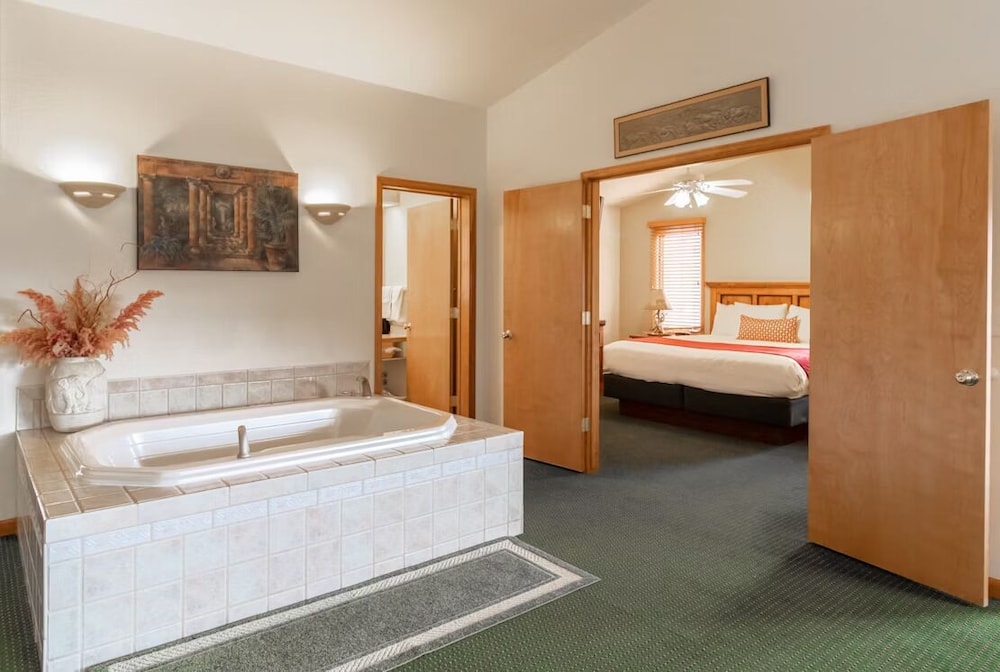 Wildwood Inn - photo 11