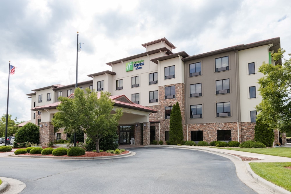 Holiday Inn Express Suites Lexington Nwvineyard — Lexington