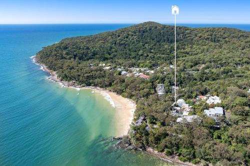 Kareka Little Cove Serenity with Pool — 4-Star Luxury Hotel in Noosa Heads, Australia