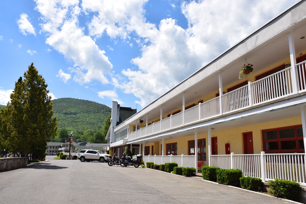 O'Sullivan's On The Lake Motel - photo 39
