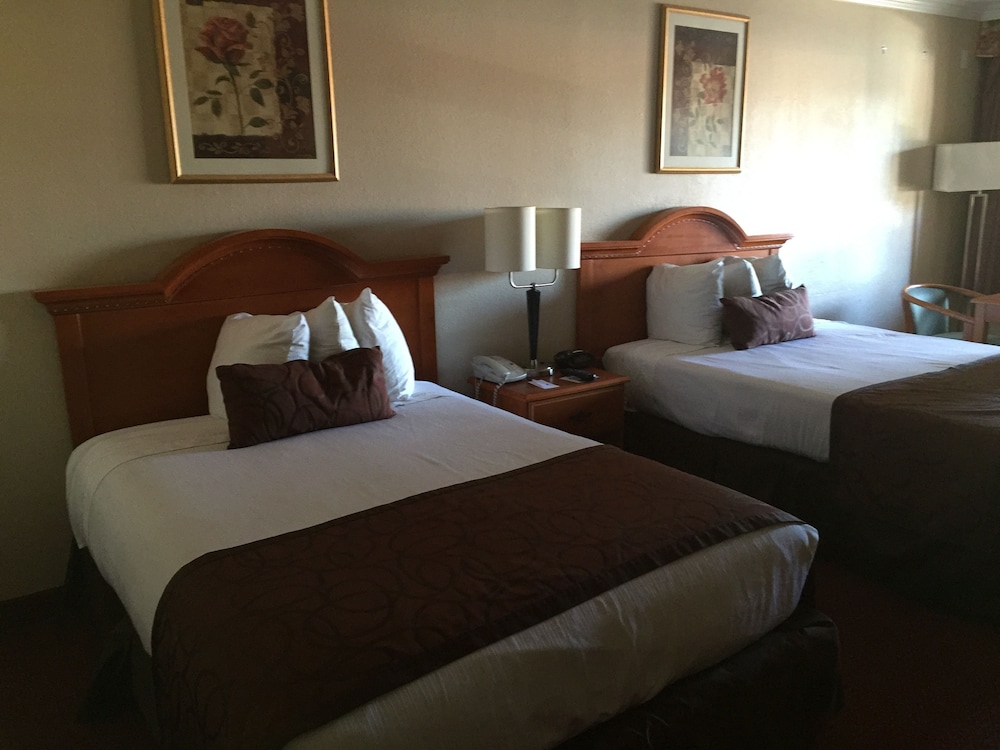 Chula Vista Inn - photo 8