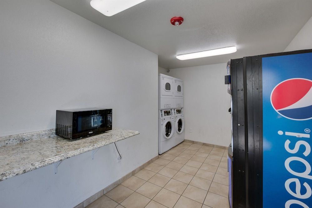 Motel 6 Columbia West - photo 25
