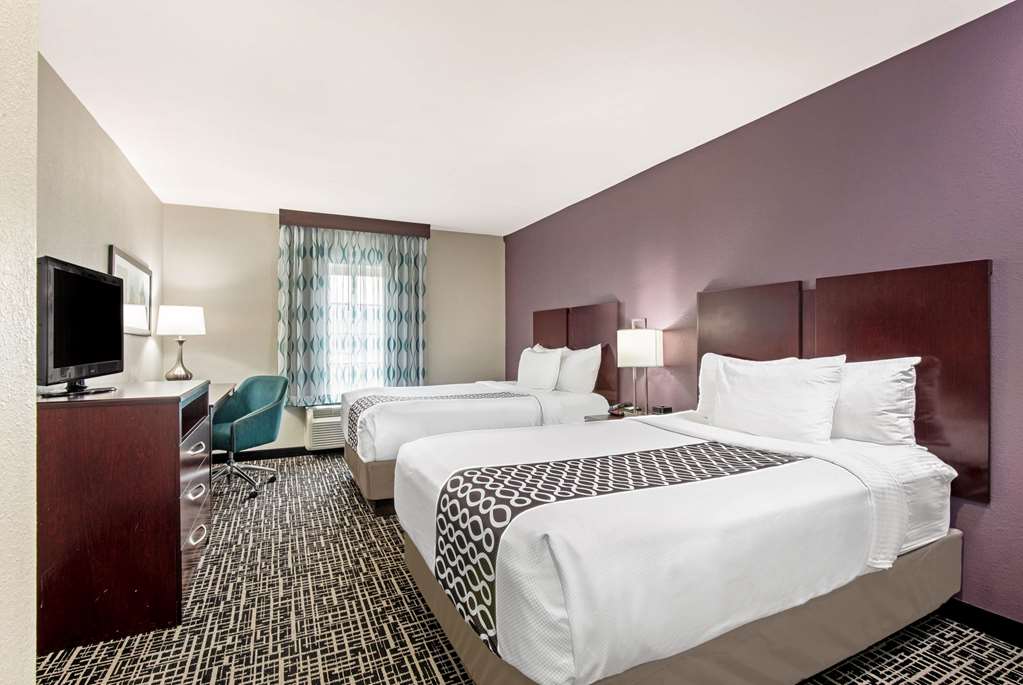 La Quinta Inn & Suites by Wyndham New Cumberland Harrisburg - photo 20