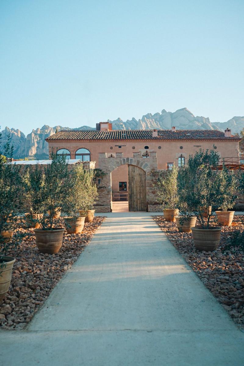 Hotel Masia Can Farrés — hotel in Collbato
