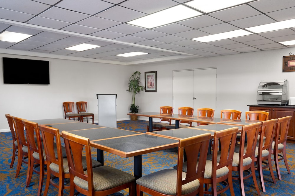 Hotel South Tampa & Suites - photo 32