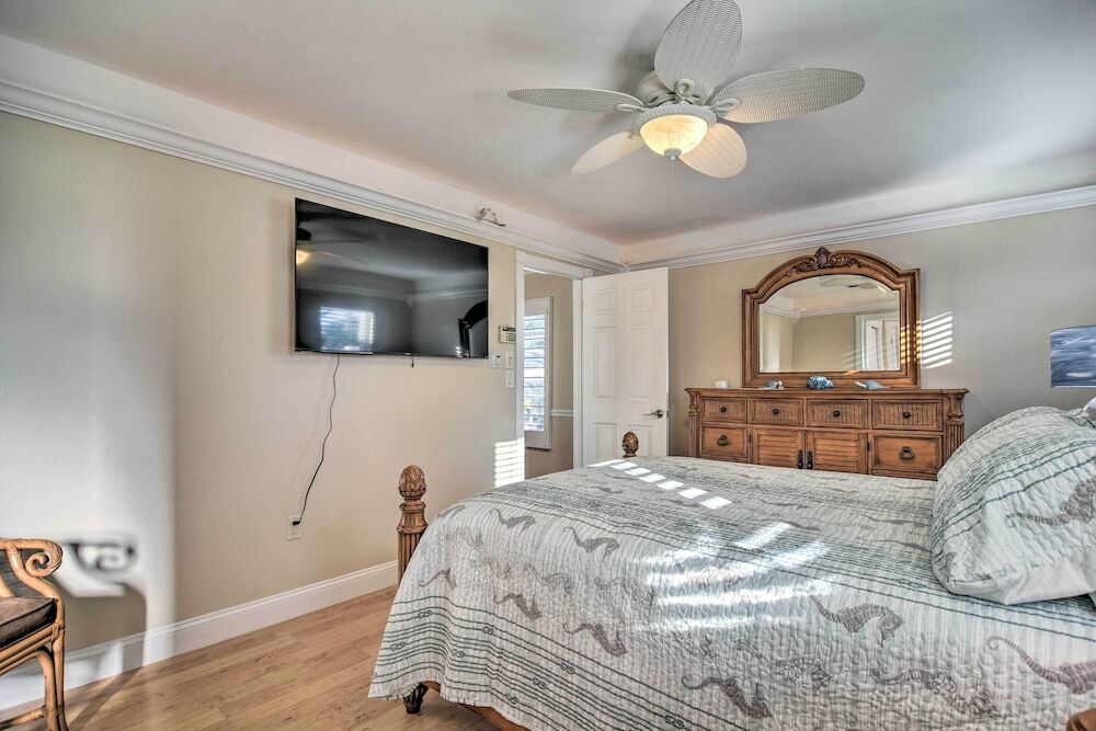 4 Mi to Beach Gem with Pool and Lanai in Seminole — hotel in Seminole