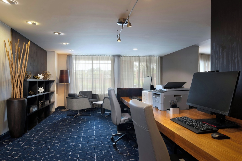 Courtyard Marriott Aksarben Village - photo 19