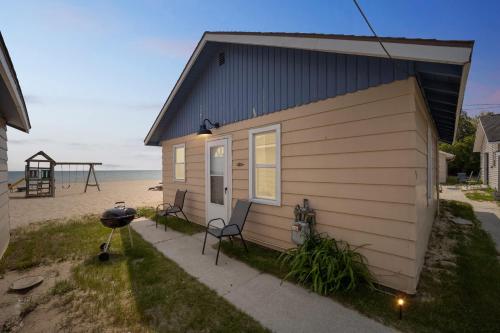 Lake Views with Big Windows & Bath - last minute hotel in Unknown City