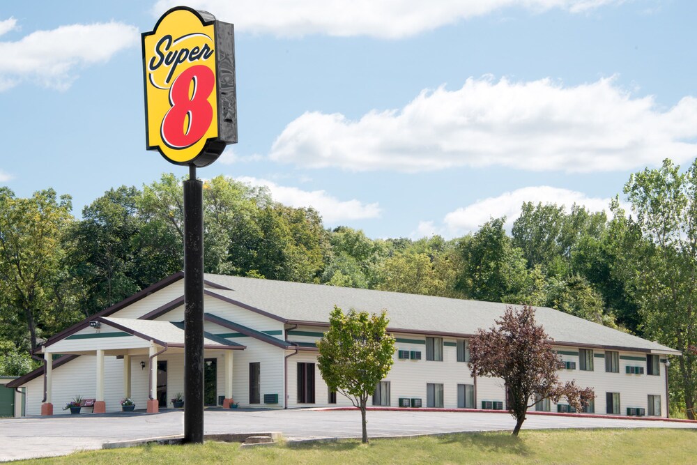Super 8 by Wyndham Algona — hotel in Algona