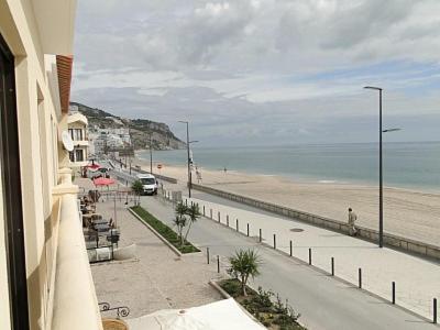 Luxuoso apartamento na praia — 4-Star Luxury Hotel in Sesimbra, Portugal