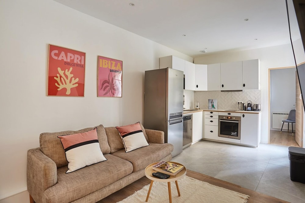 Cosy Apartment Parc des Expositions le Dome — 4-Star Luxury Hotel in Paris, France