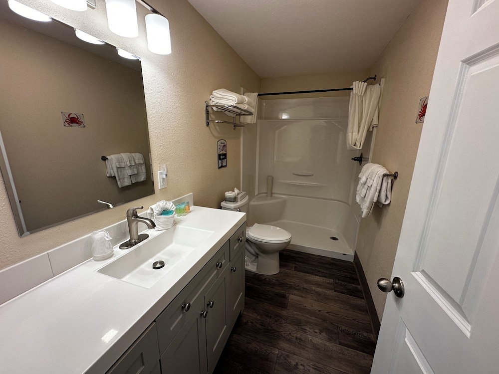 The Coastal Inn and Suites - photo 142