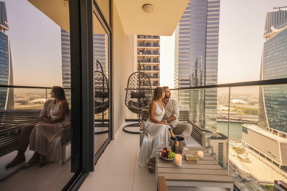 KeyRock Living Lakeview Luxury — 4-Star Luxury Hotel in Dubai, United Arab Emirates