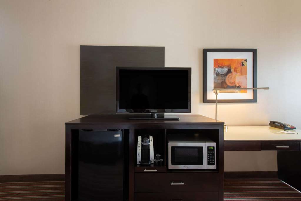 La Quinta Inn & Suites by Wyndham Harrisburg Hershey - photo 18