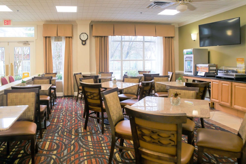 Quality Inn Fayetteville near Historic Downtown Square - photo 41