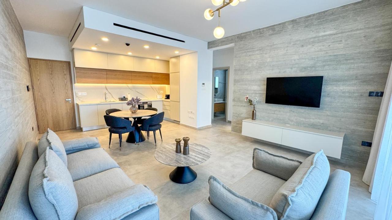 Malberry Park 304 Modern 2bedroom Apt with Shared Heated Pool Sauna Gym Jacuzzi — 4-Star Luxury Hotel in Paphos, Cyprus