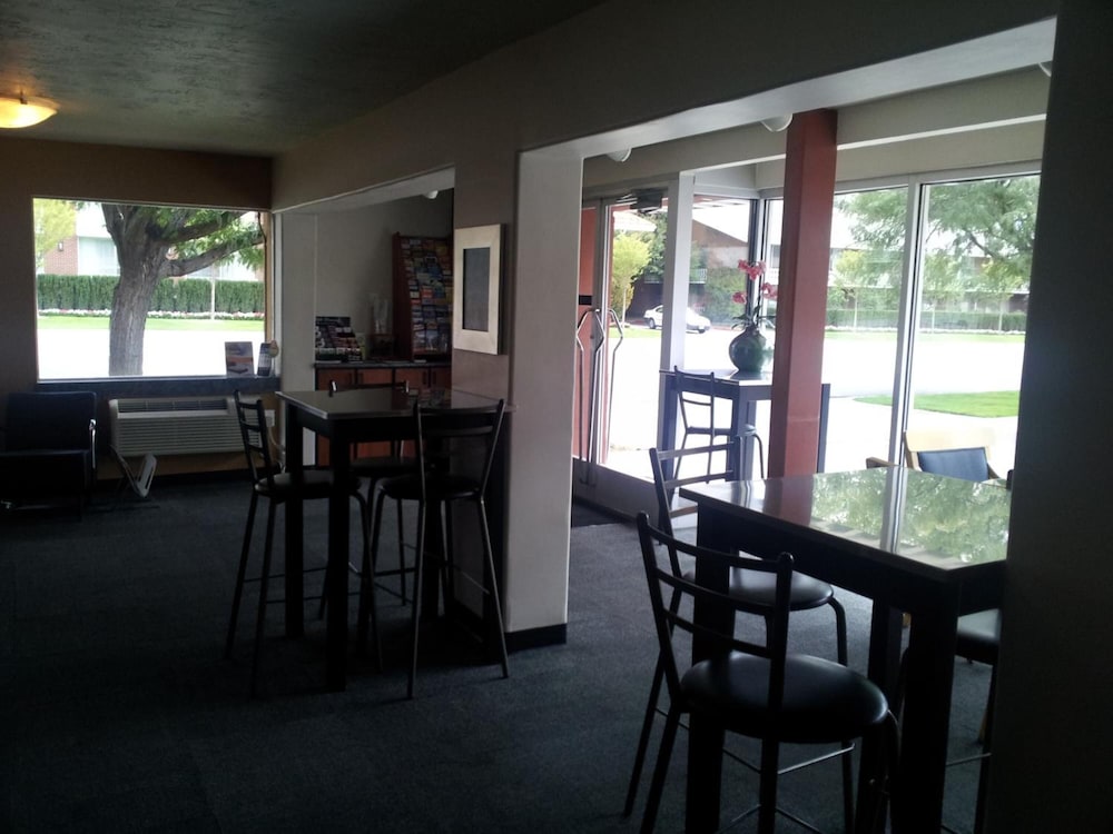 The Metropolitan Inn - photo 19