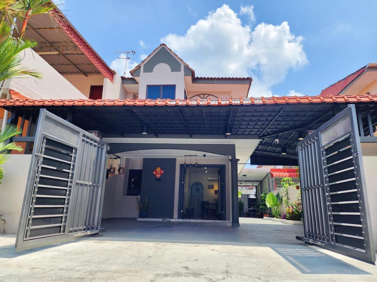 IPOH Taman Pelangi Double Storey Homestay — 4-Star Luxury Hotel in Ipoh, Malaysia