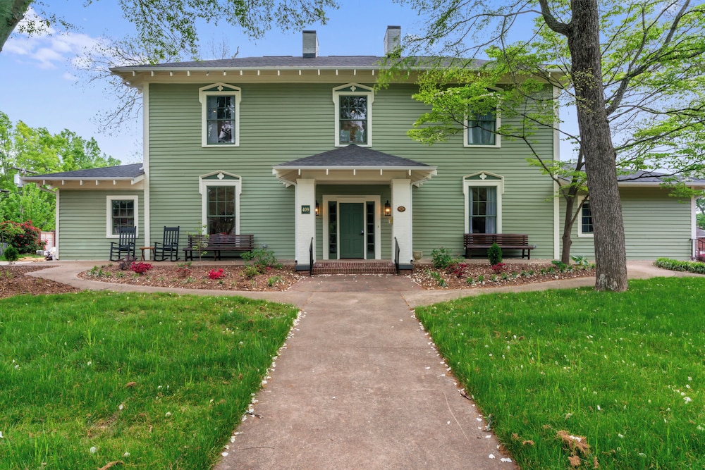 Opal and West House — 4-Star Luxury Hotel in Shelby, United States