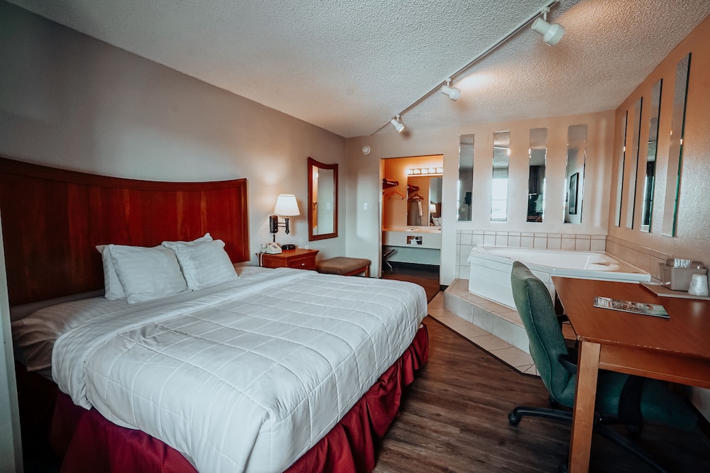 Lamplighter Inn & Suites North - photo 11