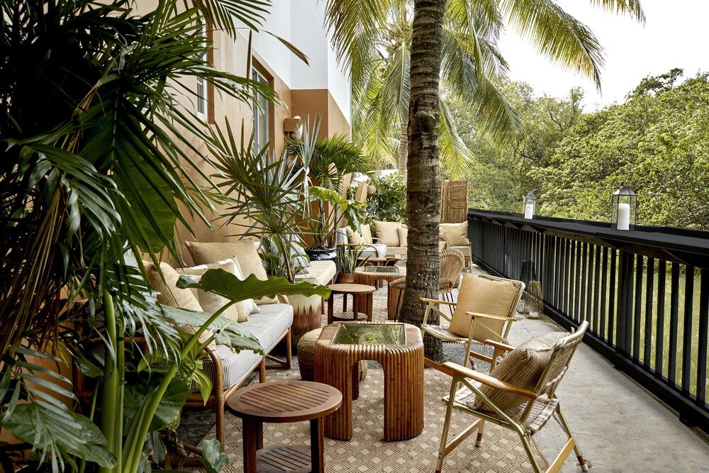 Life House Collins Park — 4-Star Luxury Hotel in Miami Beach, United States