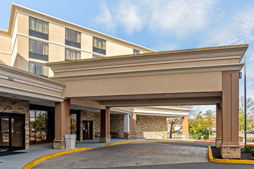 La Quinta Inn & Suites by Wyndham Salisbury - photo 3