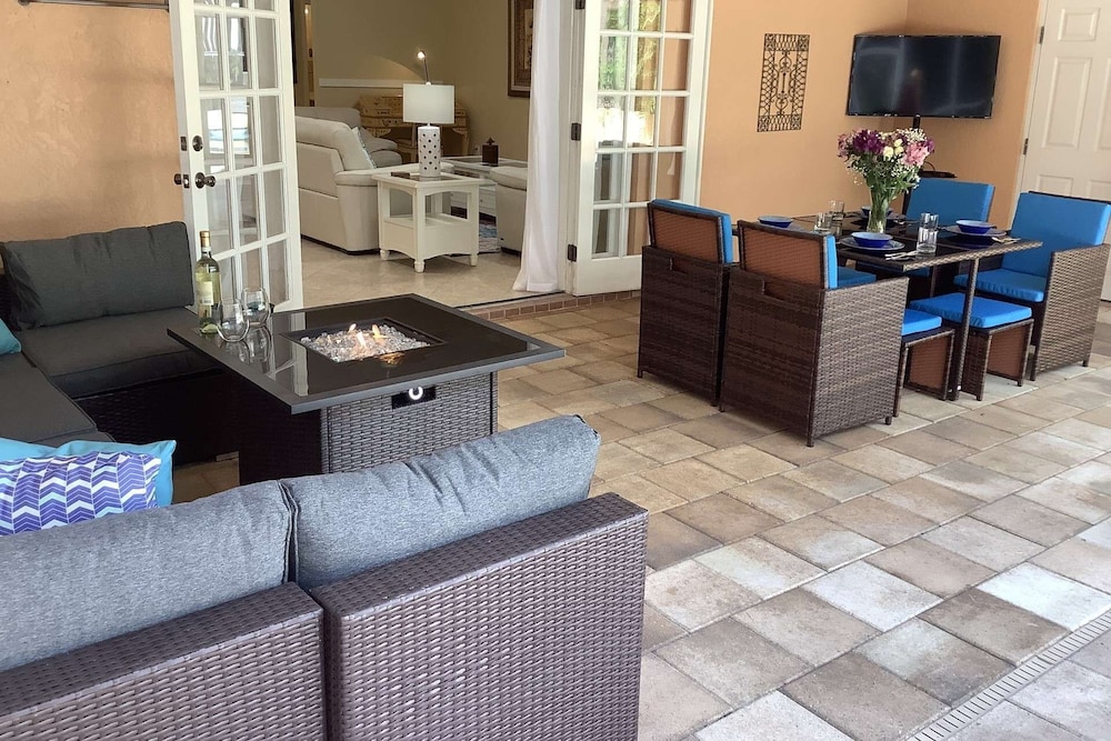 Sarasota Bay Pool Home — 4-Star Luxury Hotel in Osprey, United States