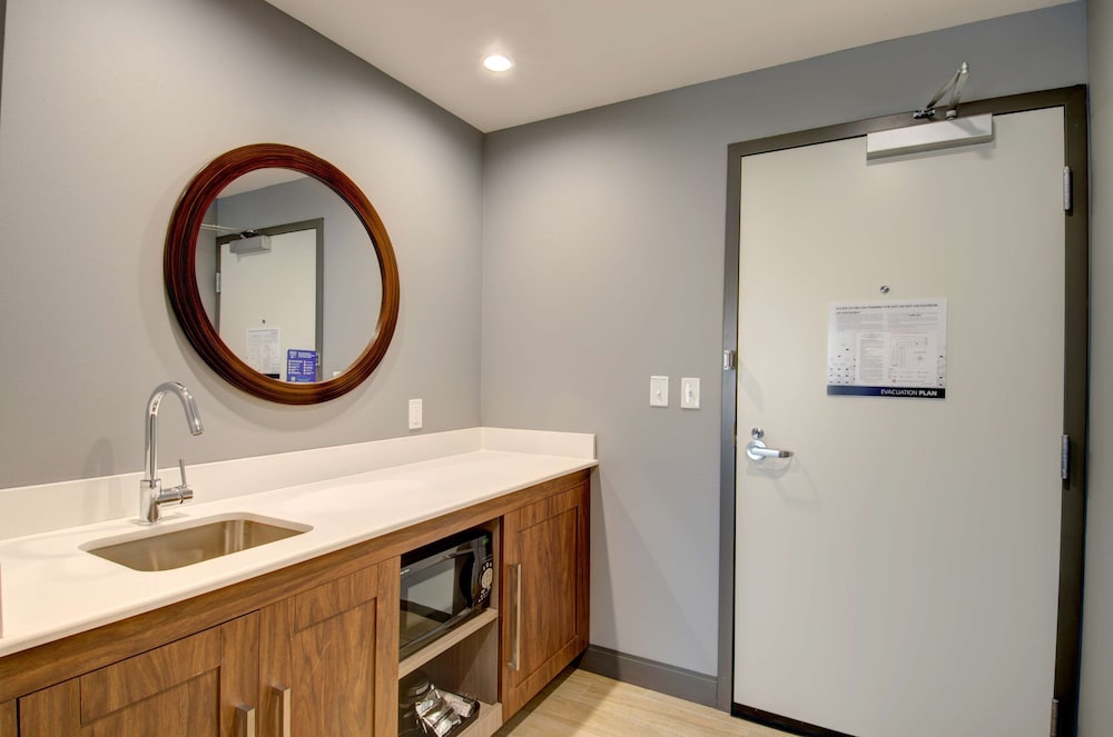 Hampton Inn & Suites Portland West - photo 51
