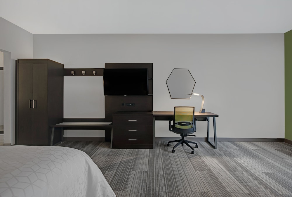 Holiday Inn Express Milwaukee Downtown by IHG - photo 7
