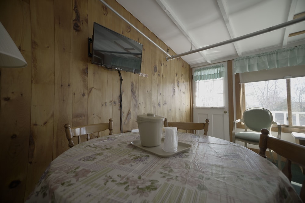 Betty Doon Hotel - photo 7