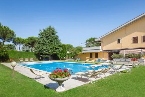 Luxury Penthouse Pool 50m to lake — 4-Star Luxury Hotel in Bardolino, Italy