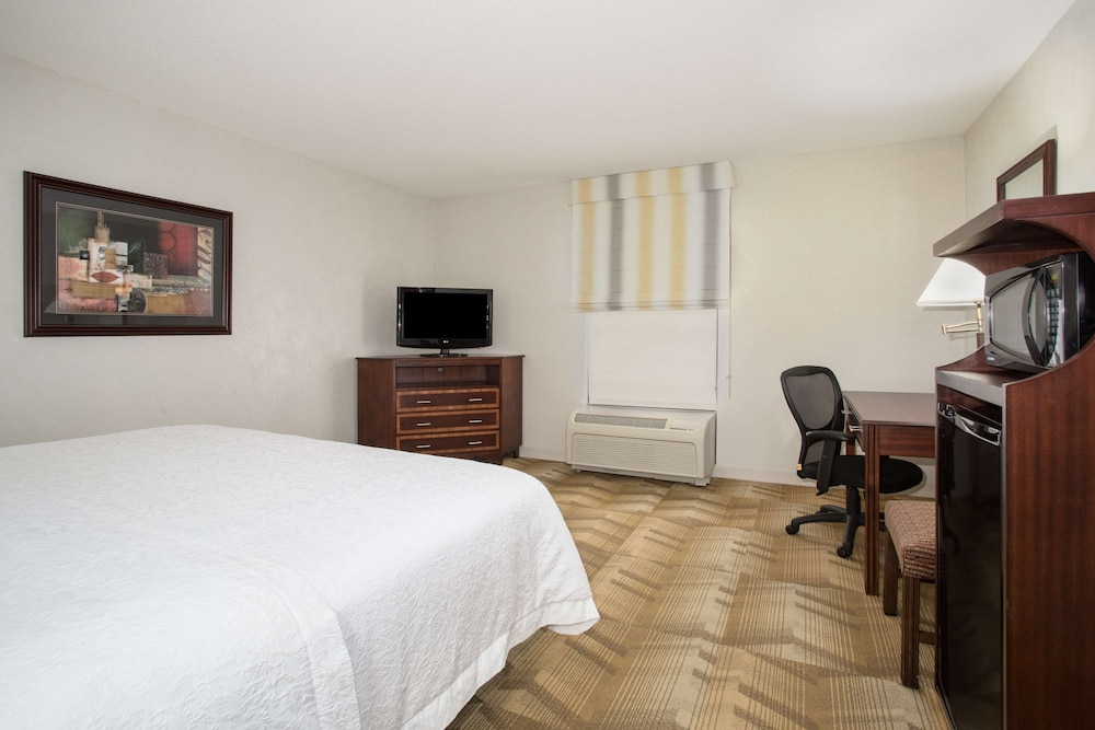 Hampton Inn Siloam Springs - photo 8