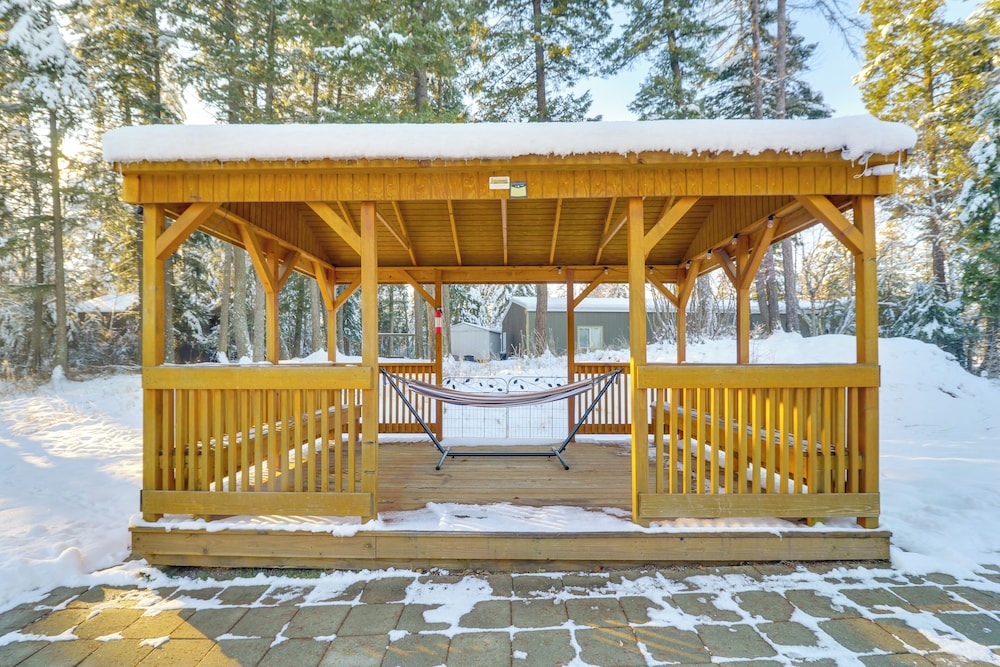 Columbia Falls Private Retreat Pool Table and Deck — hotel in Columbia Falls
