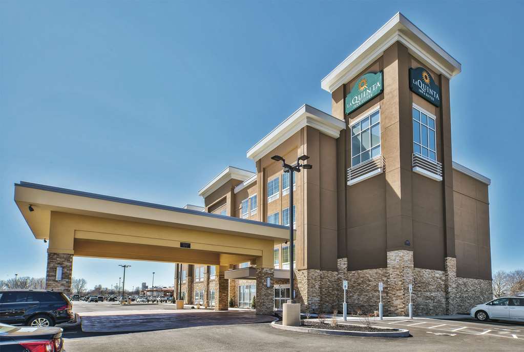 La Quinta Inn & Suites by Wyndham Niagara Falls - featured photo