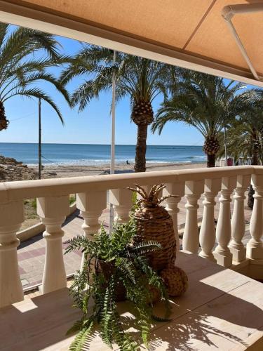 Modern apartment directly on the beach with WiFi and air conditioning — 4-Star Luxury Hotel in El Campello, Spain
