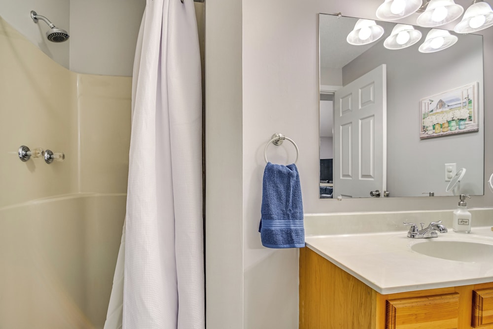 Resort Condo w Loft: 1 Mi to Attitash Mountain - photo 21