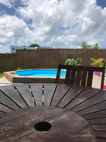 Yolanda Hibiscus — Le Moule — photo 2