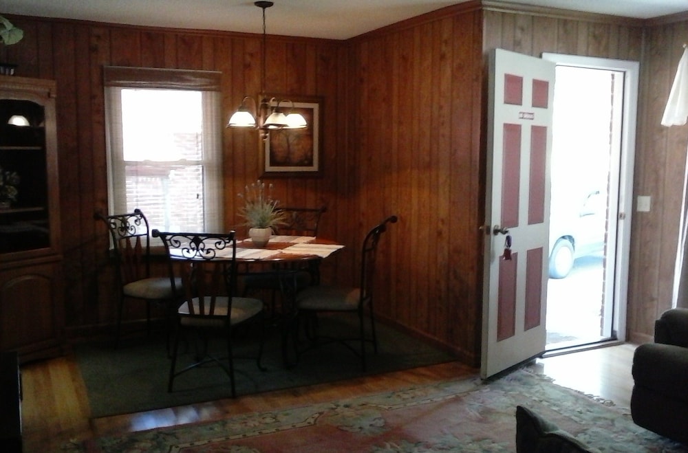 Phillips Historic Motel & Cottages - photo 12