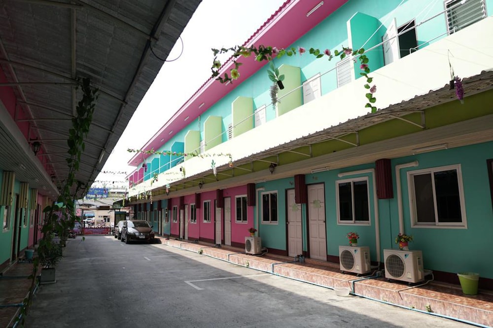 White Square Rayong - carbon neutral hotel in Rayong