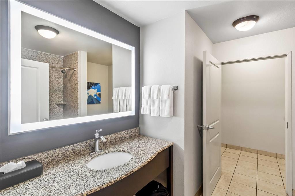 La Quinta Inn & Suites by Wyndham Houston Energy Corridor - photo 24