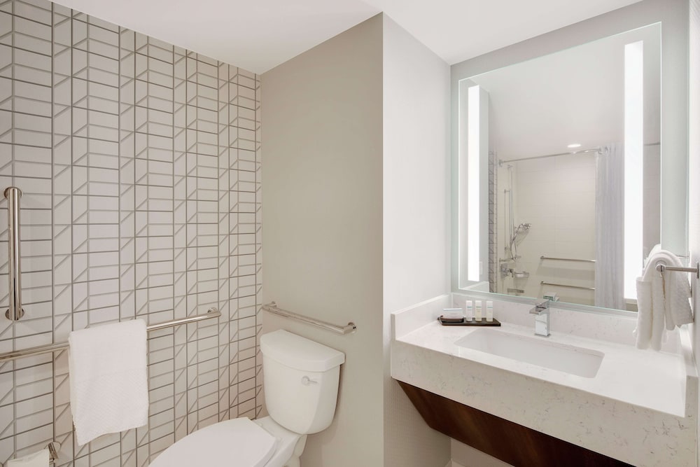 Embassy Suites by Hilton Atlanta Perimeter Center - photo 24