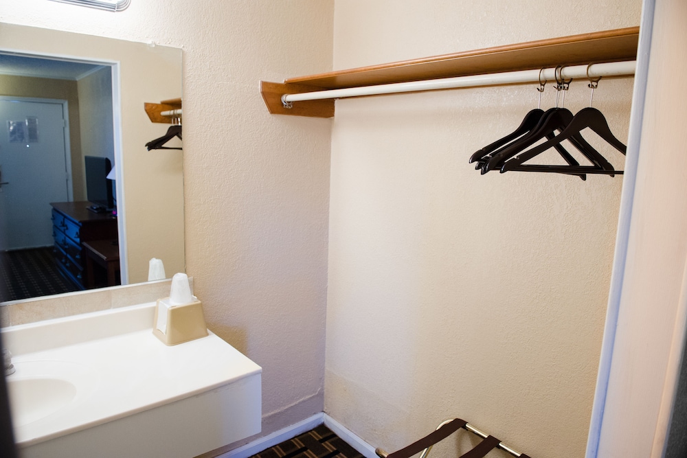 Grand View Plaza Inn & Suites - photo 88